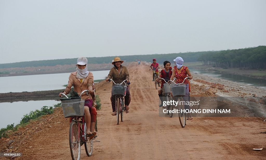 VIETNAM-LIFESTYLE-FISHING-VILLAGE