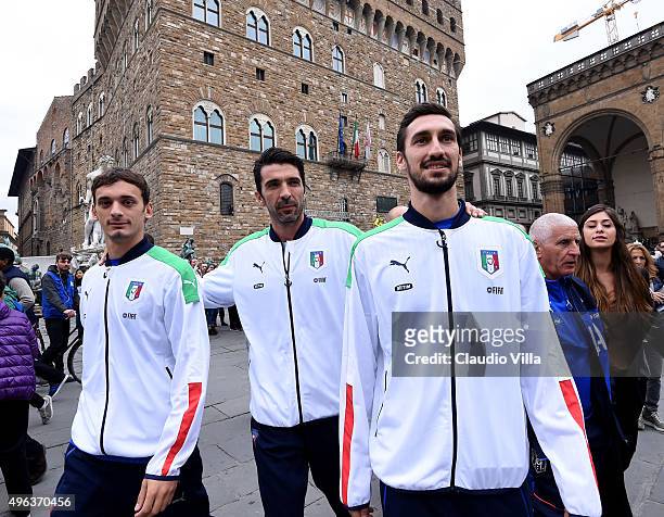 Manolo Gabbiadini, Gianluigi Buffon and Davide Astori of Italy attend at Palazzo Vecchio on November 9, 2015 in Florence, Italy.