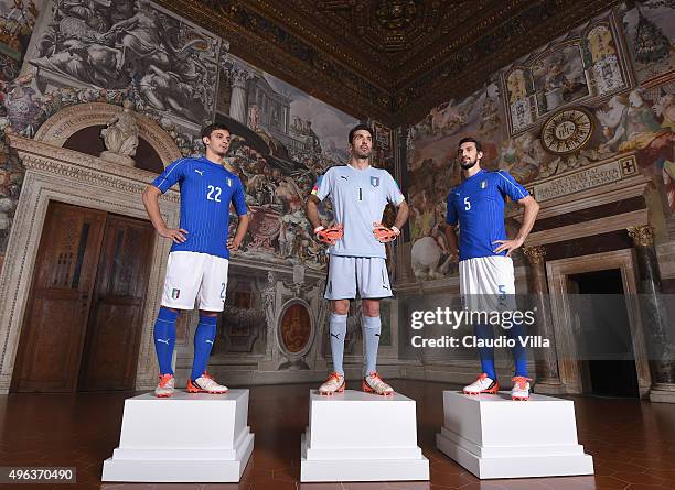 Manolo Gabbiadini, Gianluigi Buffon and Davide Astori pose during the launch of new Puma home kit at Palazzo Vecchio on November 9, 2015 in Florence,...