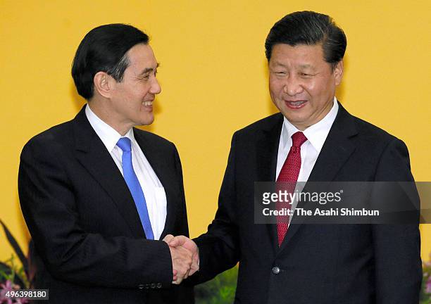 Chinese President Xi Jinping and Taiwanese President Ma Ying-Jeou shake hands prior to their meeting at a hotel on November 7, 2015 in Singapore.