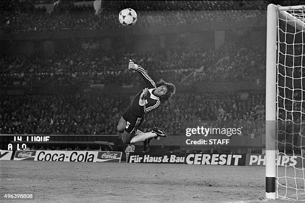 Argentine goalkeeper Ubaldo Fillol stops the goal, on June 6, 1978 in Buenos Aires, during the football World Cup match in Argentina.