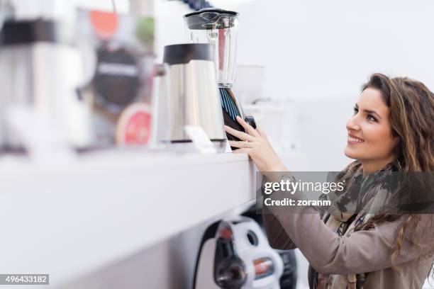 choosing new blender - electronic products stockfoto's en -beelden