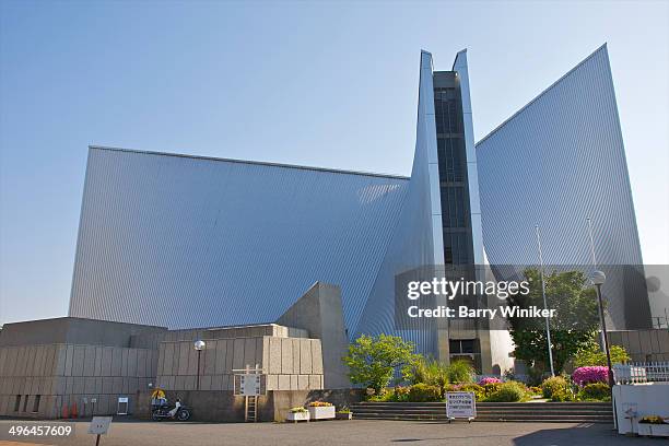 modern bird-like huge church - tokyo catholic cathedral stock pictures, royalty-free photos & images