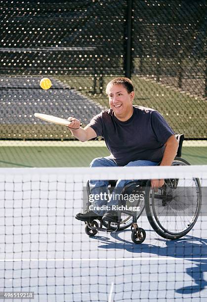 pickleball-spieler - paddle tennis stock-fotos und bilder