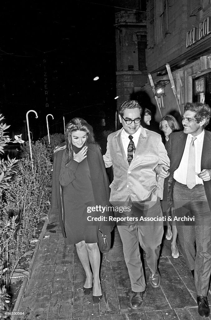 Anouk Aimée and Omar Sharif outside the restaurant 'Dal Bolognese'