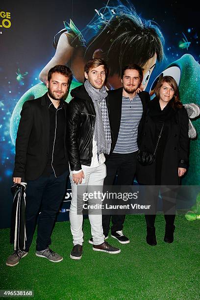 Youtubeurs attend "Le Voyage d'Arlo - The Good Dinosaur" Paris Premiere at Le Grand Rex on November 10, 2015 in Paris, France.