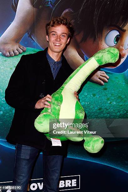 Singer Matt Hood attends "Le Voyage d'Arlo - The Good Dinosaur" Paris Premiere at Le Grand Rex on November 10, 2015 in Paris, France.