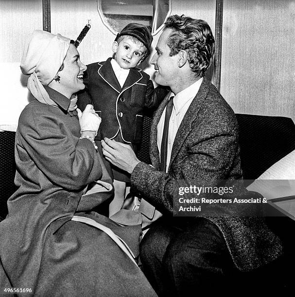 American actor Charlton Heston visiting Rome with his wife and American actress Lydia Clarke and his son Fraser Clarke Heston. Rome, April 1958