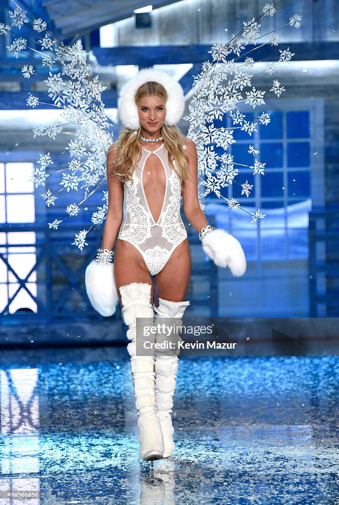 2015 Victoria's Secret Fashion Show - Runway