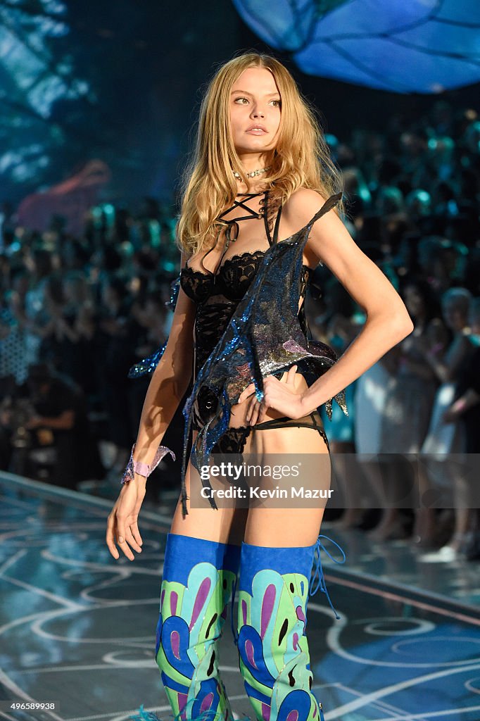 2015 Victoria's Secret Fashion Show - Runway