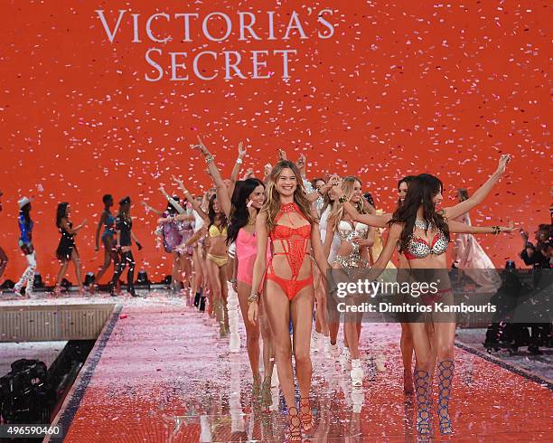 7,171 Victorias Secret Show 2015 Stock Photos, High-Res Pictures, and  Images - Getty Images
