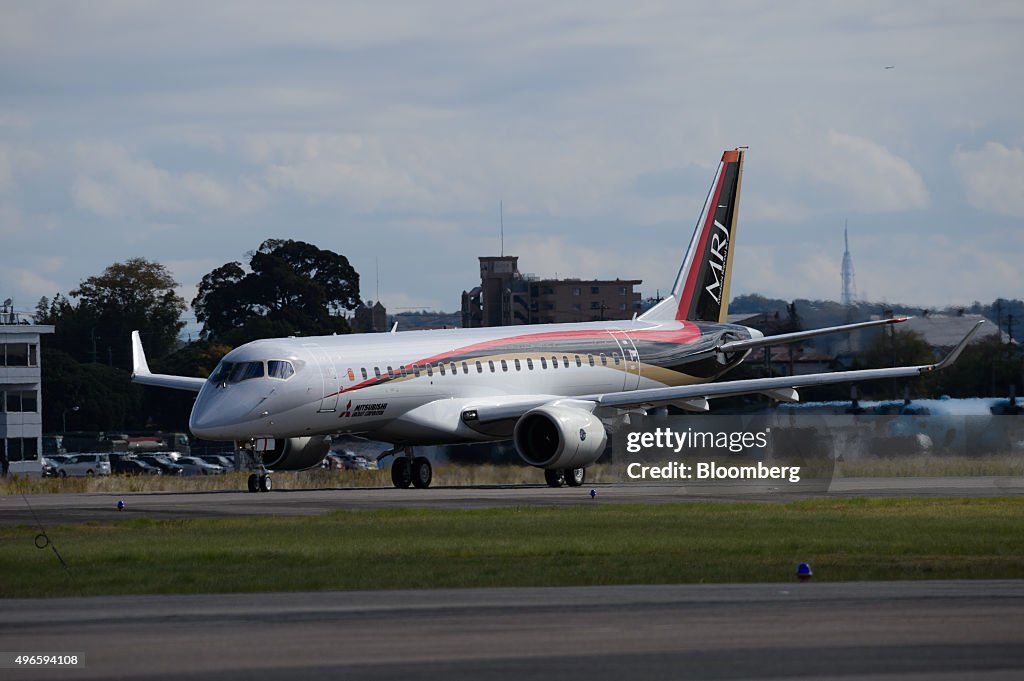 Japan's Mitsubishi Regional Jet (MRJ) Takes To The Skies For First Flight