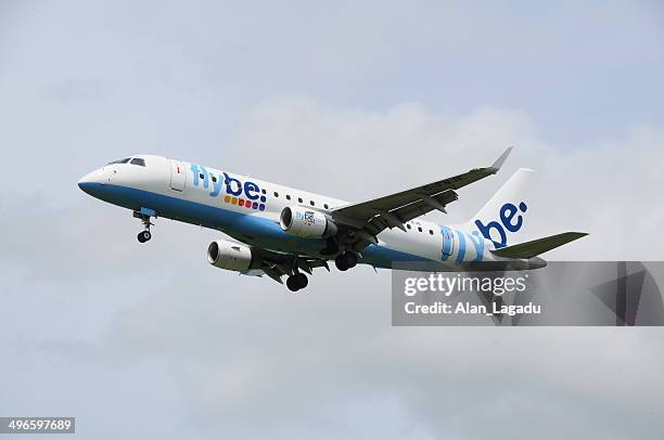 vuelos comerciales, u. k. - flybe fotografías e imágenes de stock