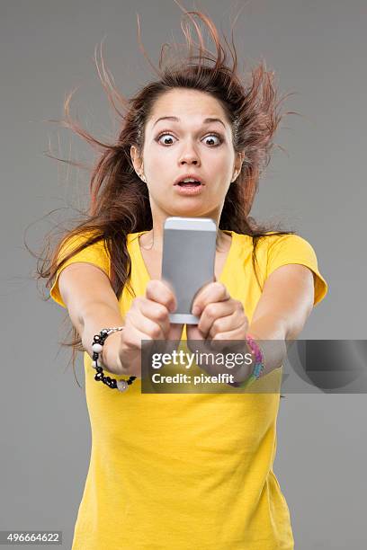 à couper le souffle de la technologie - shock stock photos et images de collection