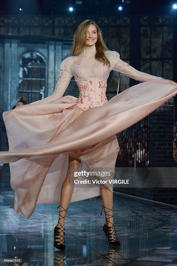 2015 Victoria's Secret Fashion Show - Runway