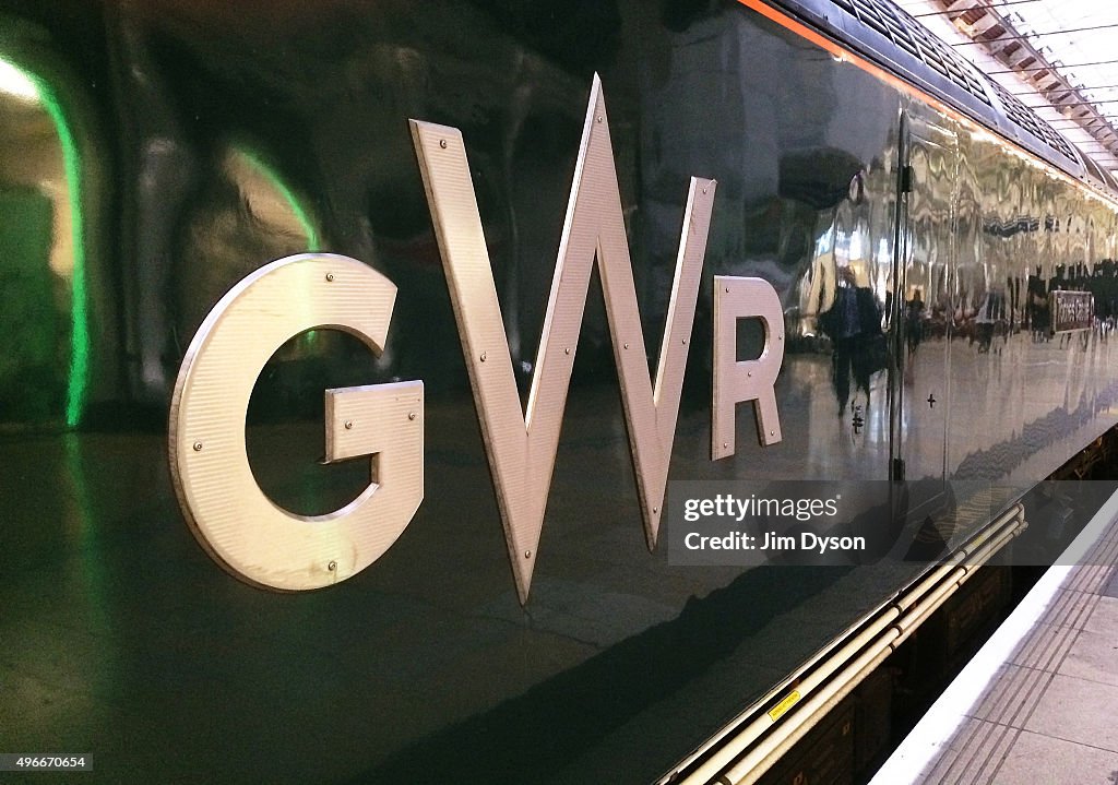 The Newly Designed GWR Logo Adorns A Loco At Paddington Station On the-newly-designed-gwr-logo-adorns-a-loco-at-paddington-station-on