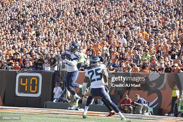 Seattle Seahawks Earl Thomas in action, making catch for interception vs Cincinnati Bengals at Paul Brown Stadium. Cincinnati, OH CREDIT: AJ Mast