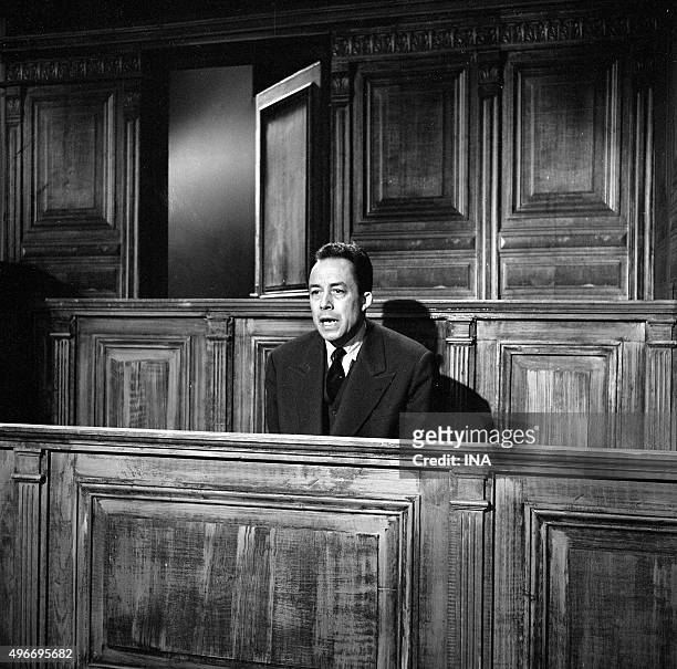 Albert Camus in a set of court, commenting on a "famous Cause", in the series of Claude Barma and Pierre Dumayet "In all honesty".