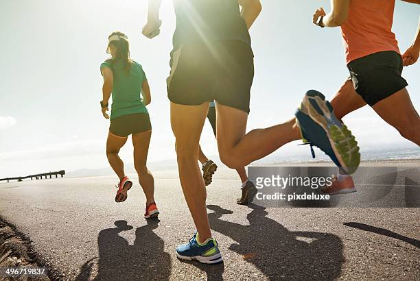 motivation fuels the human engine - man exercise shoe stockfoto's en -beelden