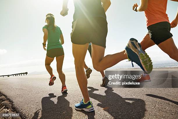 motivação combustíveis o motor de humano - desportista imagens e fotografias de stock