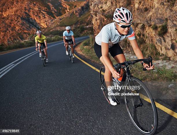 in der vorderseite - female on bike stock-fotos und bilder