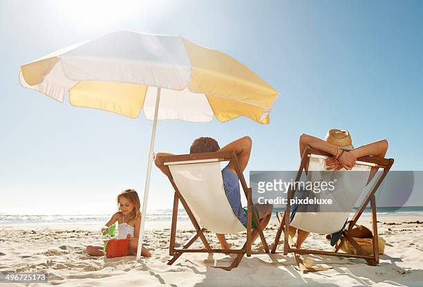 i'm building mommy and daddy a new house - beach holiday stock pictures, royalty-free photos & images
