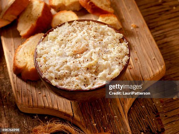 crema dip con pan crujiente cangrejo - salsa espesa fotografías e imágenes de stock
