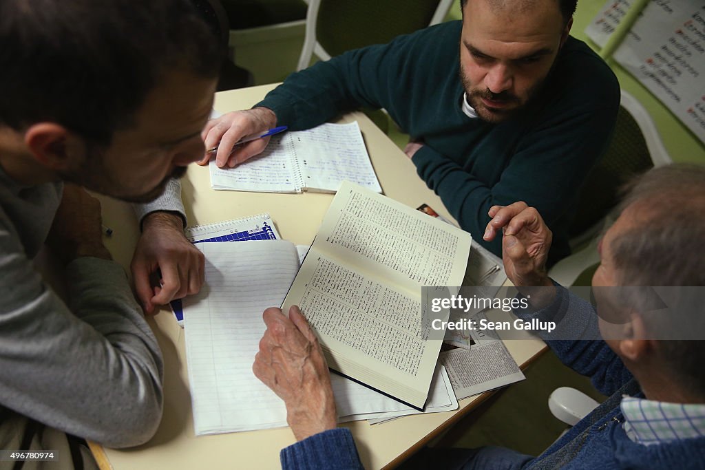 Migrants Seeking Asylum Learn German