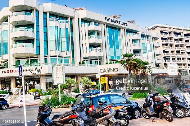 la croisette, cannes, frankreich - cannes croisette stock-fotos und bilder