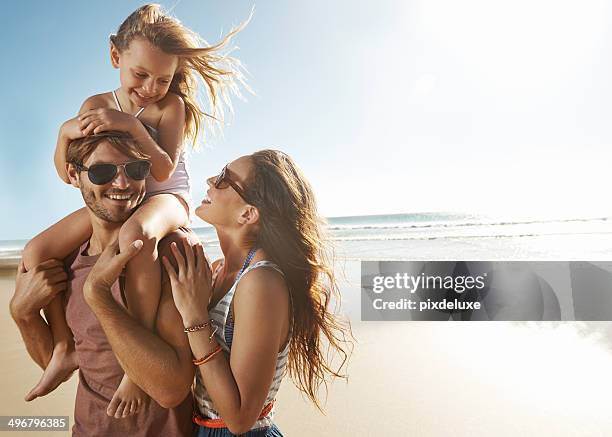 cherish the simple things in life - family on beach stockfoto's en -beelden