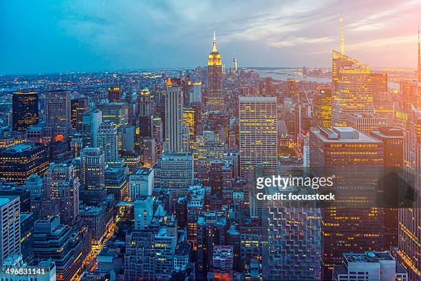 new york skyline - broadway manhattan stockfoto's en -beelden