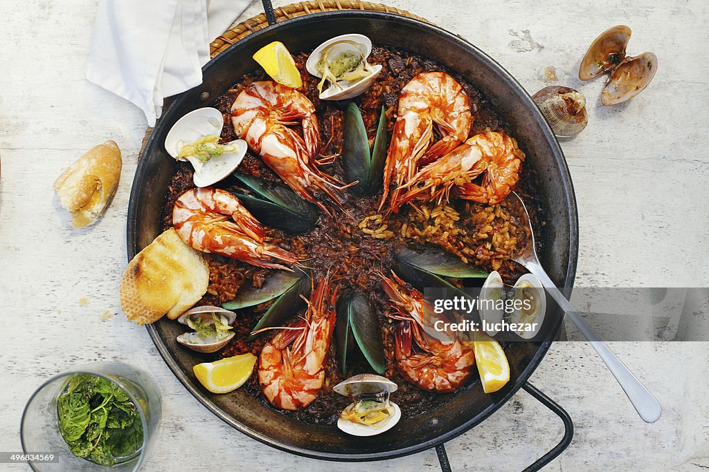 Seafood paella