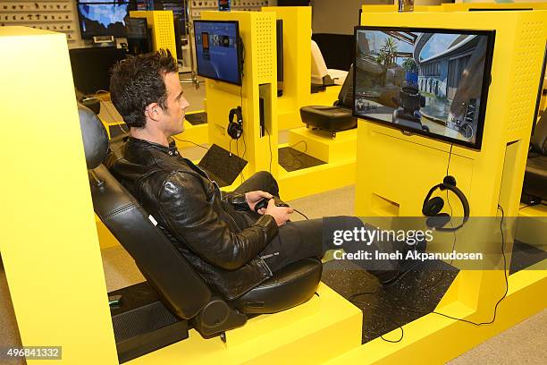 Actor Justin Theroux Plays Call Of Duty: Black Ops 3 at Treyarch Studios on November 12, 2015 in Santa Monica, California.