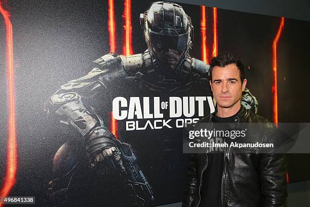 Actor Justin Theroux Plays Call Of Duty: Black Ops 3 at Treyarch Studios on November 12, 2015 in Santa Monica, California.