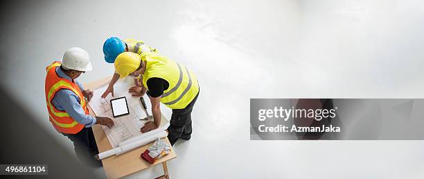 grupo de ingenieros, los arquitectos y construcción control - gestor de proyectos fotografías e imágenes de stock