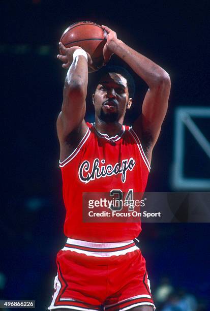 David Greenwood of the Chicago Bulls shoots a free throw against the Washington Bullets during an NBA basketball game circa 1981 at the Capital...