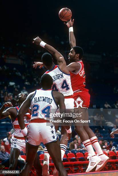 David Greenwood of the Chicago Bulls shoots over Rick Mahorn of the Washington Bullets during an NBA basketball game circa 1982 at the Capital Centre...