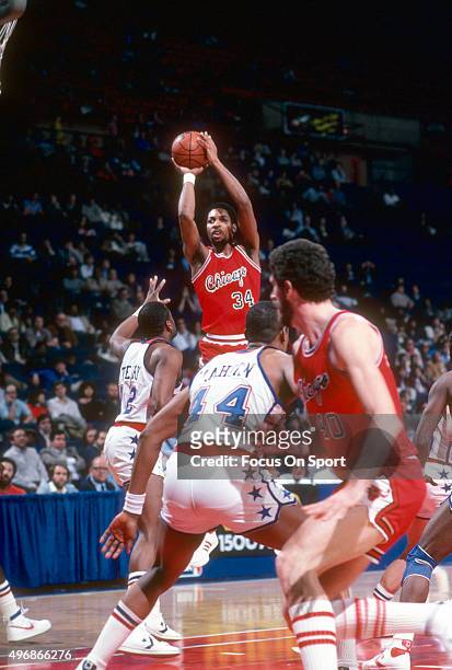 David Greenwood of the Chicago Bulls shoots over Carlos Terry of the Washington Bullets during an NBA basketball game circa 1983 at the Capital...