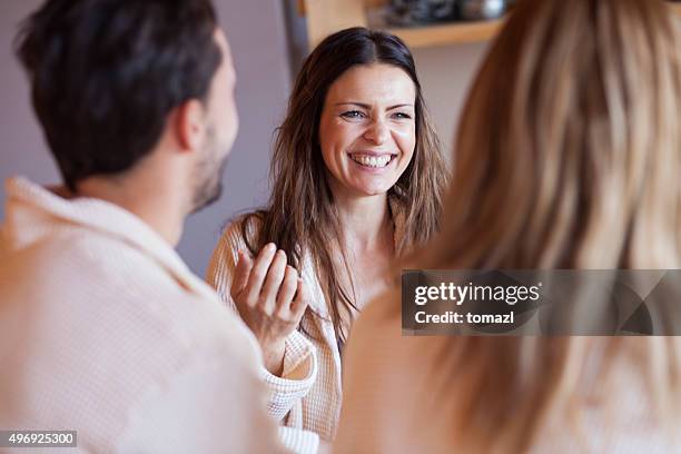 family in spa - mid volwassen vrouw stockfoto's en -beelden