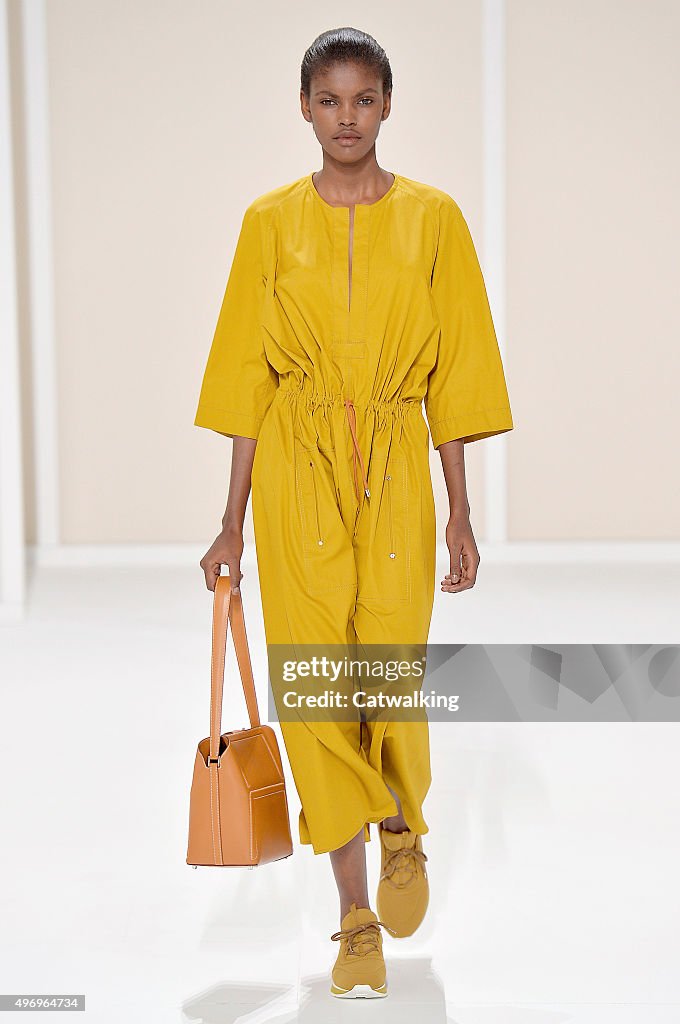 Yellow color - Trend SS16 fashion - Spring 2016 Runway RTW