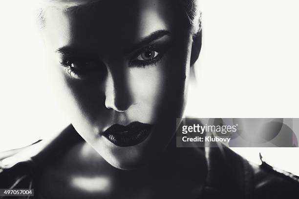 portrait of a beautiful woman with a strong dark makeup. - smokey oogschaduw stockfoto's en -beelden