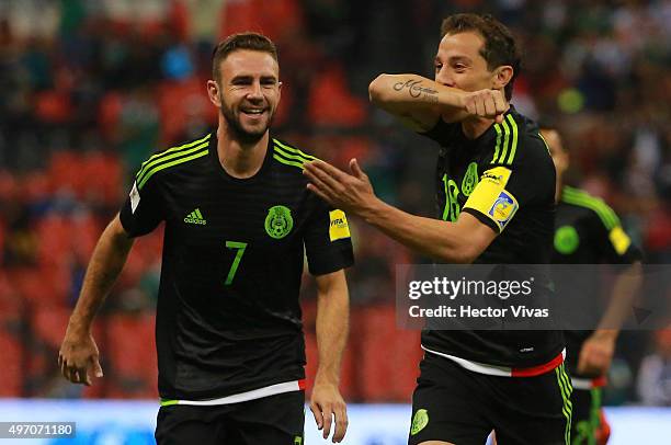 Andres Guardado of Mexico celebrateS with teammates after scoring the first goal of his team during the match between Mexico and El Salvador as part...