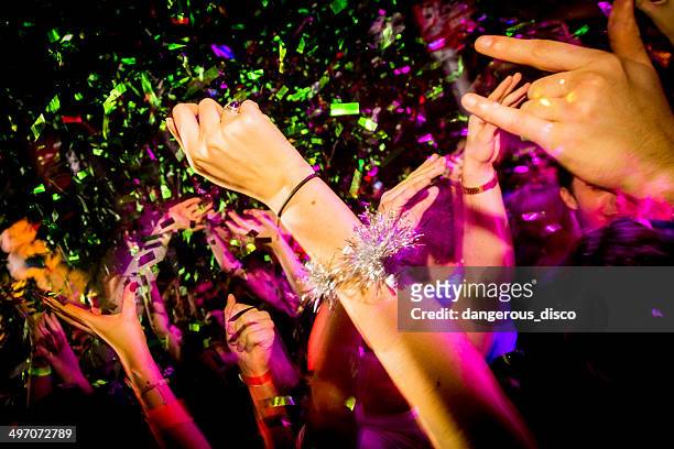 people dancing in a nightclub with arms in the air - many hands in air stock pictures, royalty-free photos & images