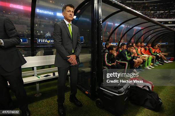 Juan Carlos Osorio coach of Mexico looks on during the match between Mexico and El Salvador as part of the 2018 FIFA World Cup Qualifiers at Azteca...