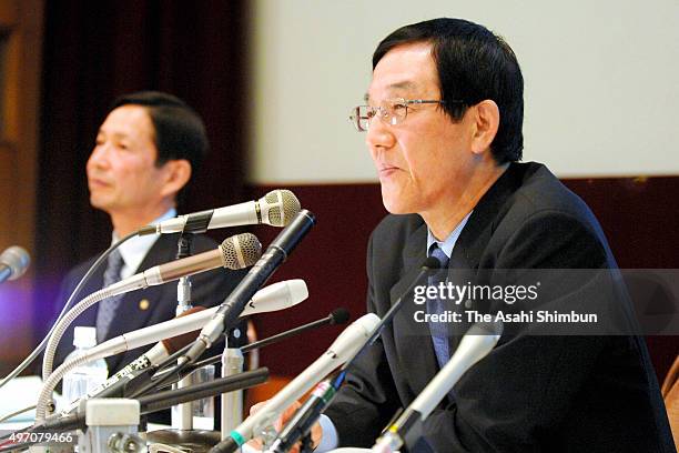 Daimaru Department Store Chairman Tsutomu Okuda and Matsuzakaya Holdings president Shunichi Samura attend a press conference on their merger on March...