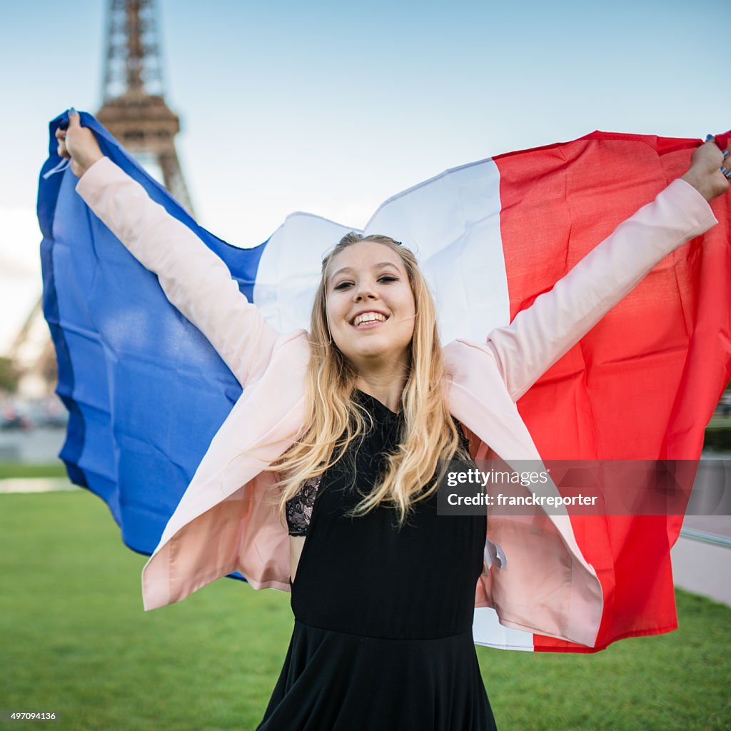 Libertà turisti a Parigi con la Torre Eiffel