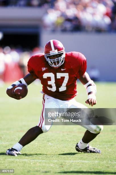 Shaun Alexander of the Alabama Crimson Tide moves with the ball during the game against the Arkansas Razorbacks at the Bryant-Denny Stadium in...