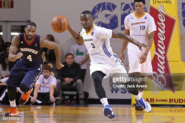 Juwan Staten of the Santa Cruz Warriors passes the ball against the Bakersfield Jam on November 13, 2015 at Kaiser Permanente Arena in Santa Cruz,...