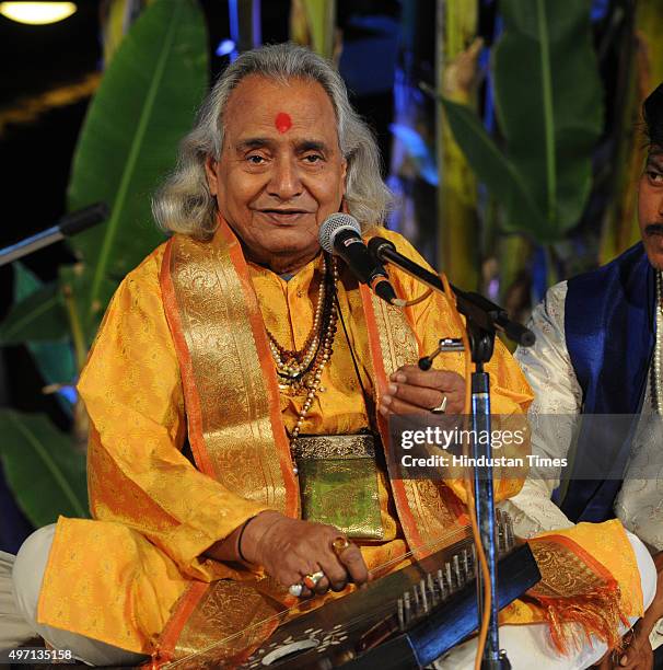 Annul Singer 15 Chhannulal Mishra Stock Photos, High-Res Pictures, and Images ...