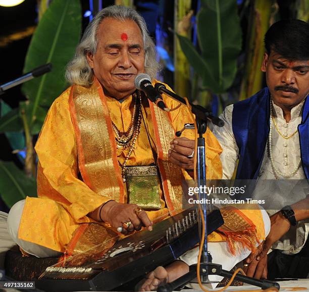 Annul Singer 15 Chhannulal Mishra Stock Photos, High-Res Pictures, and Images ...